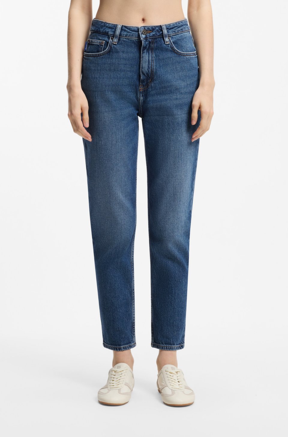 Mom jeans in medium-blue stretch denim
