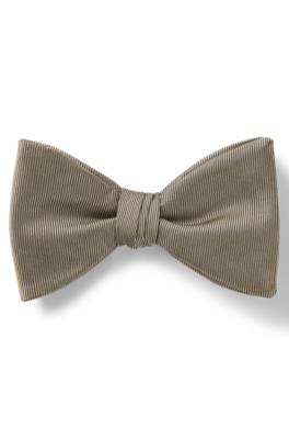 Pre-tied bow tie in a silk blend 1