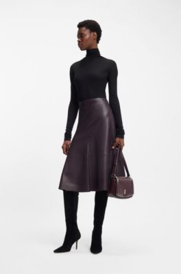 Bolso de piel con solapa, herrajes de la marca y monograma, Rojo oscuro
