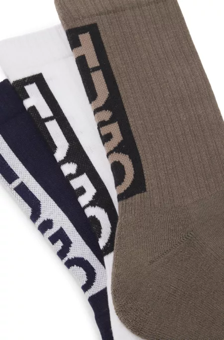 Three-pack of short socks with vertical logos