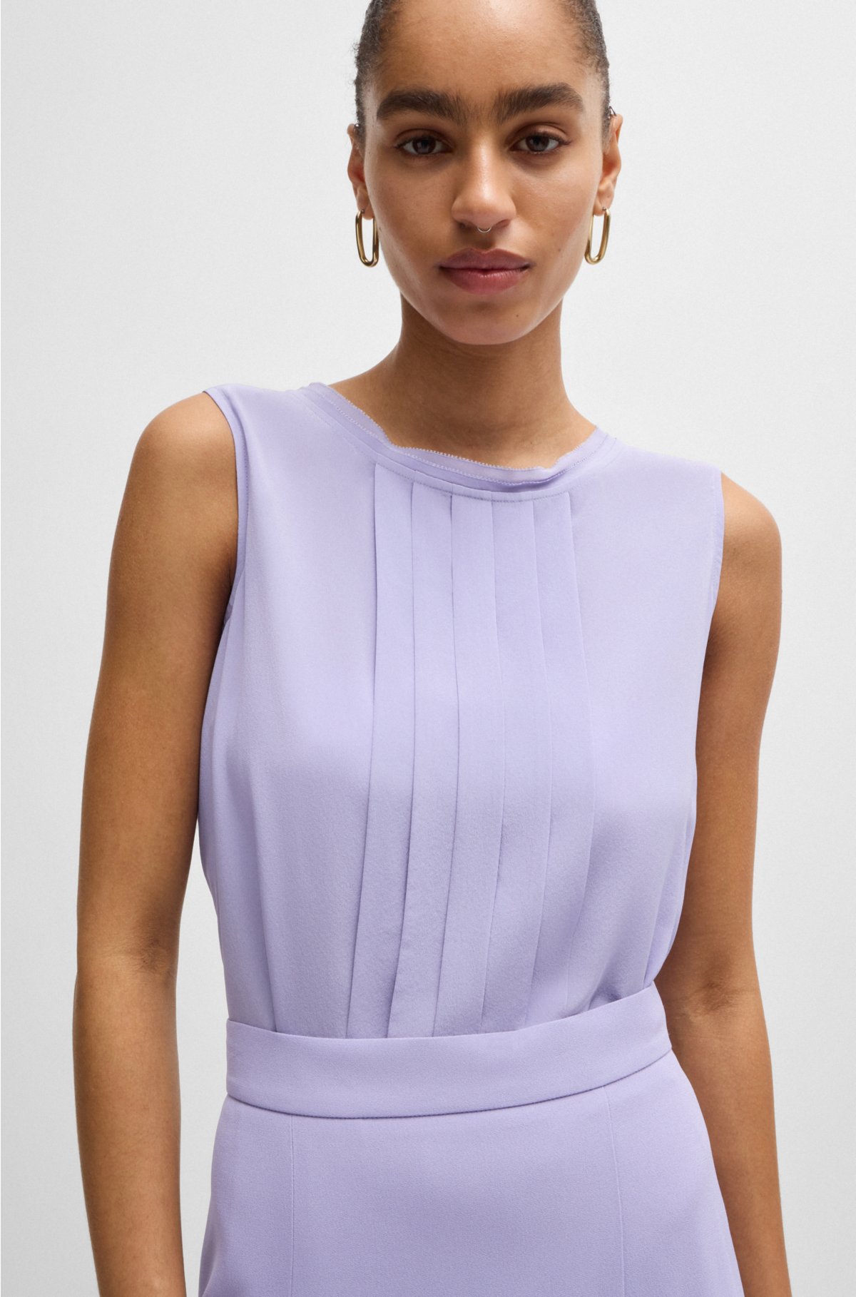 Pleat-front sleeveless blouse in washed silk, Purple