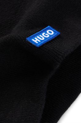 Cotton-knit beanie hat with blue logo label, Black