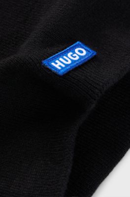 Cotton-knit beanie hat with blue logo label, Black
