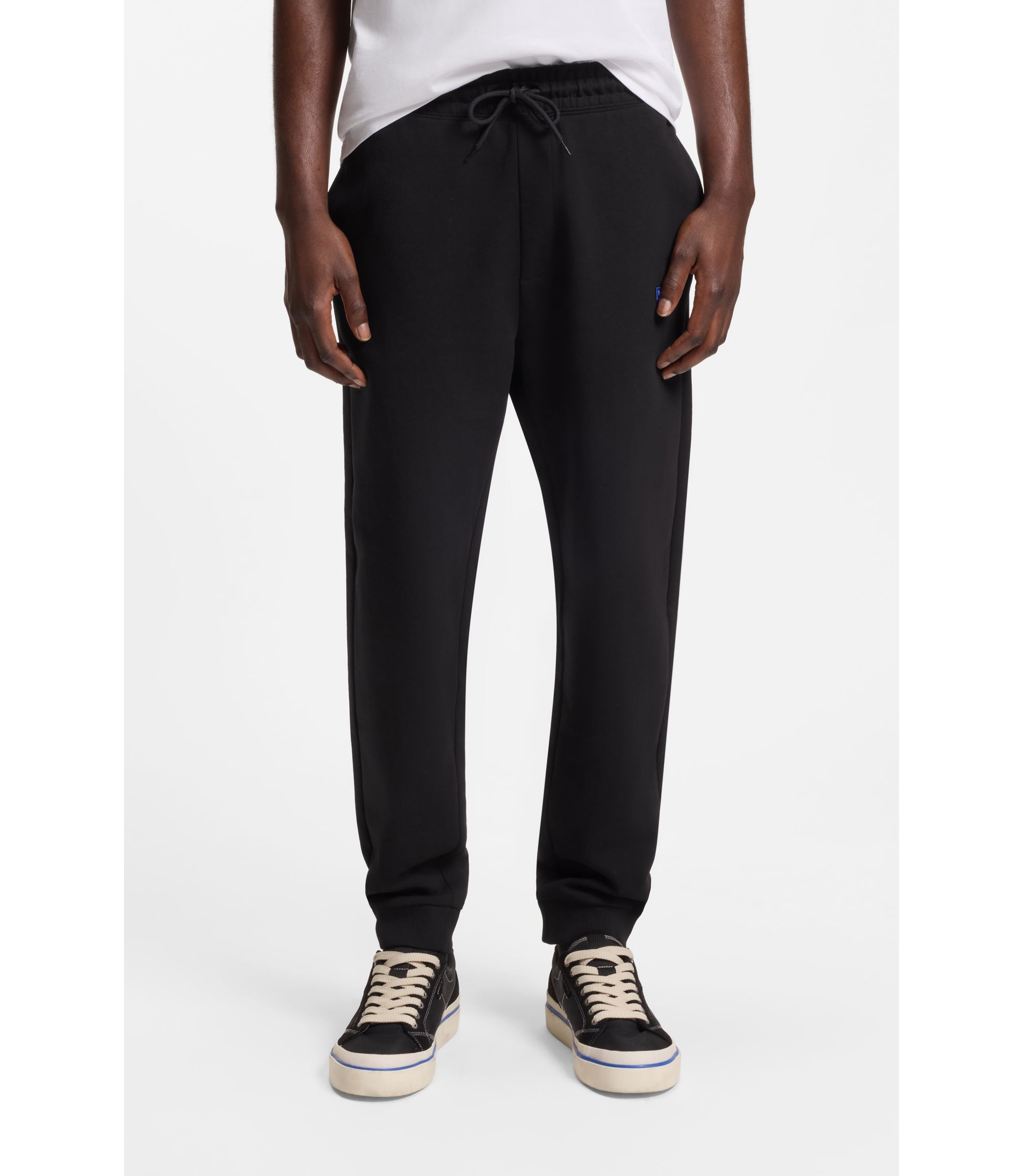 Jogginghose aus Baumwoll-Terry mit blauem Logo-Aufnäher