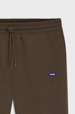 Tracksuit-bukser i sweatstof af bomuld med bl&aring;t logom&aelig;rke, M&oslash;rkebrun