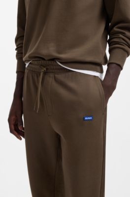 Jogginghose aus Baumwoll-Terry mit blauem Logo-Aufn&auml;her, Dunkelbraun