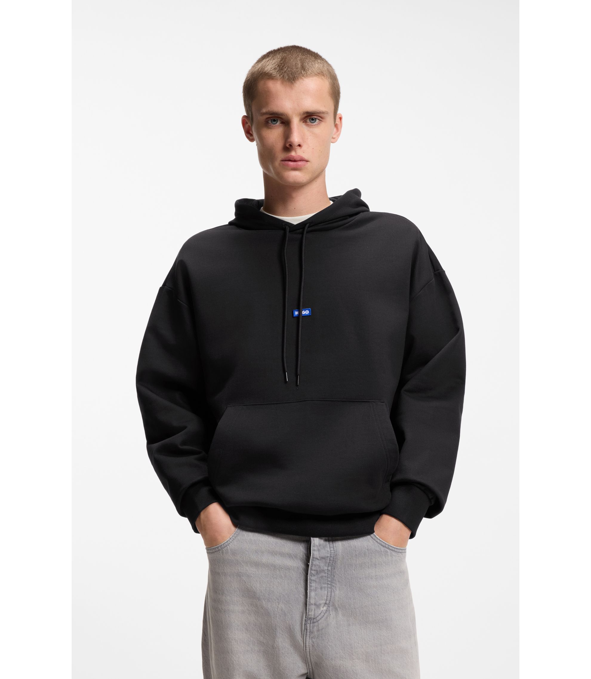 Hoodie aus Baumwoll-Terry mit blauem Logo-Aufnäher