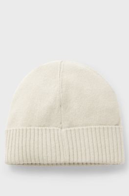 Knitted beanie hat with logo badge, Light Beige