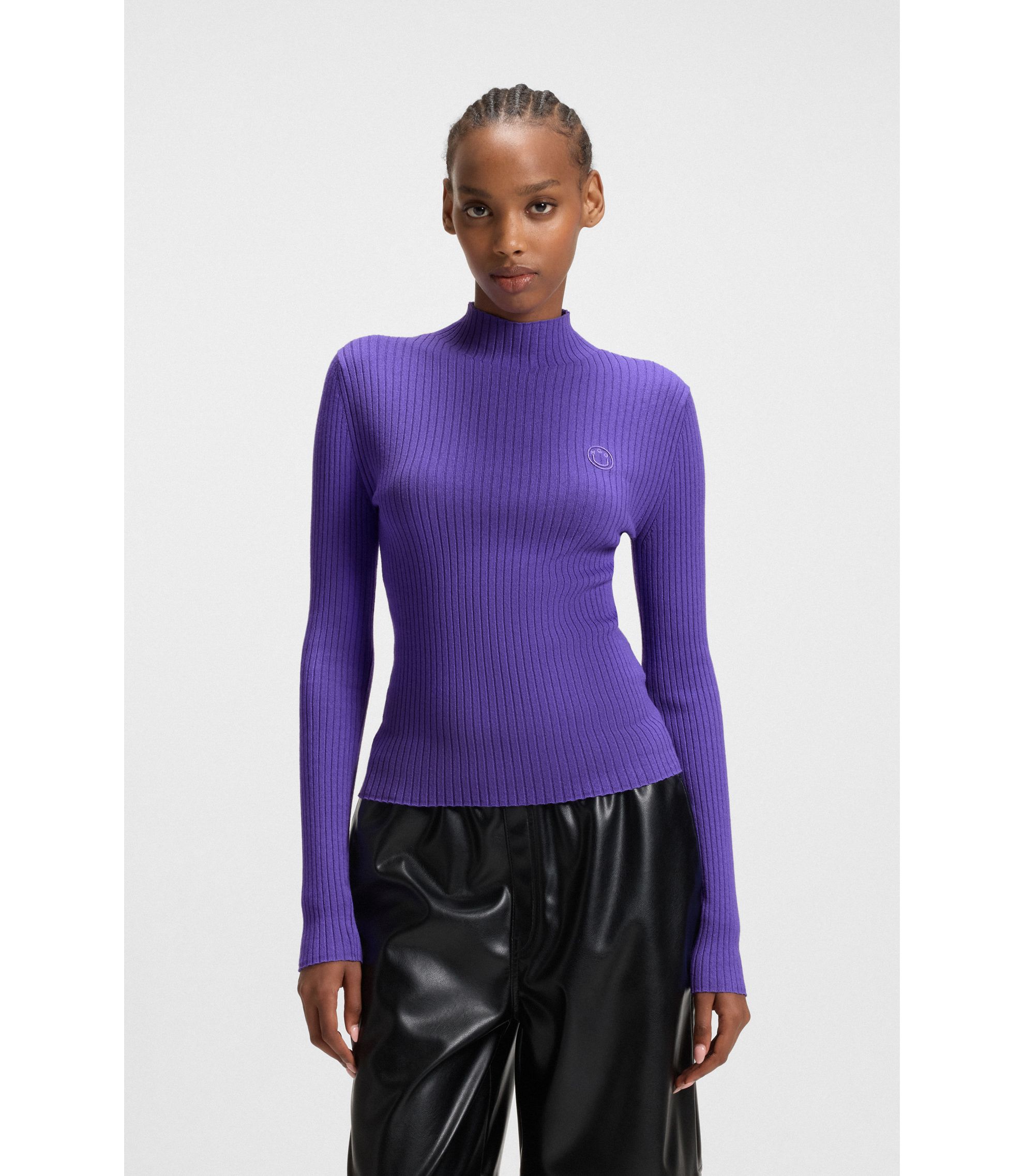 Pullover mit Stehkragen und gesticktem Happy HUGO Logo