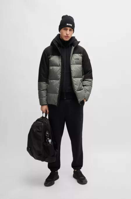 Water-repellent down jacket with detachable hood