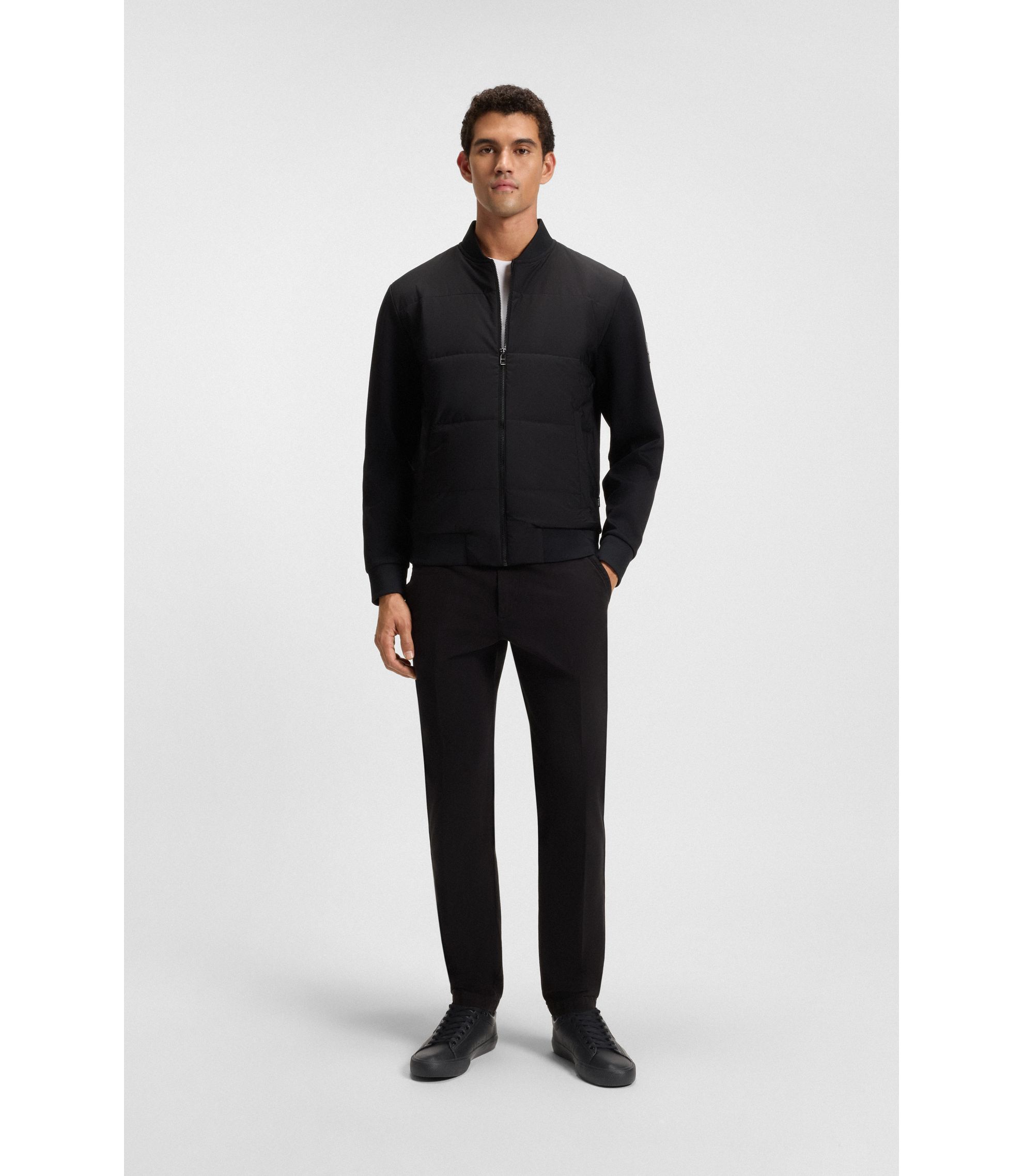 hbeu50522833_005_300?wid=1980&