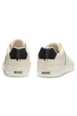 Sneakers van imitatieleer met effen en generfde structuren, Wit