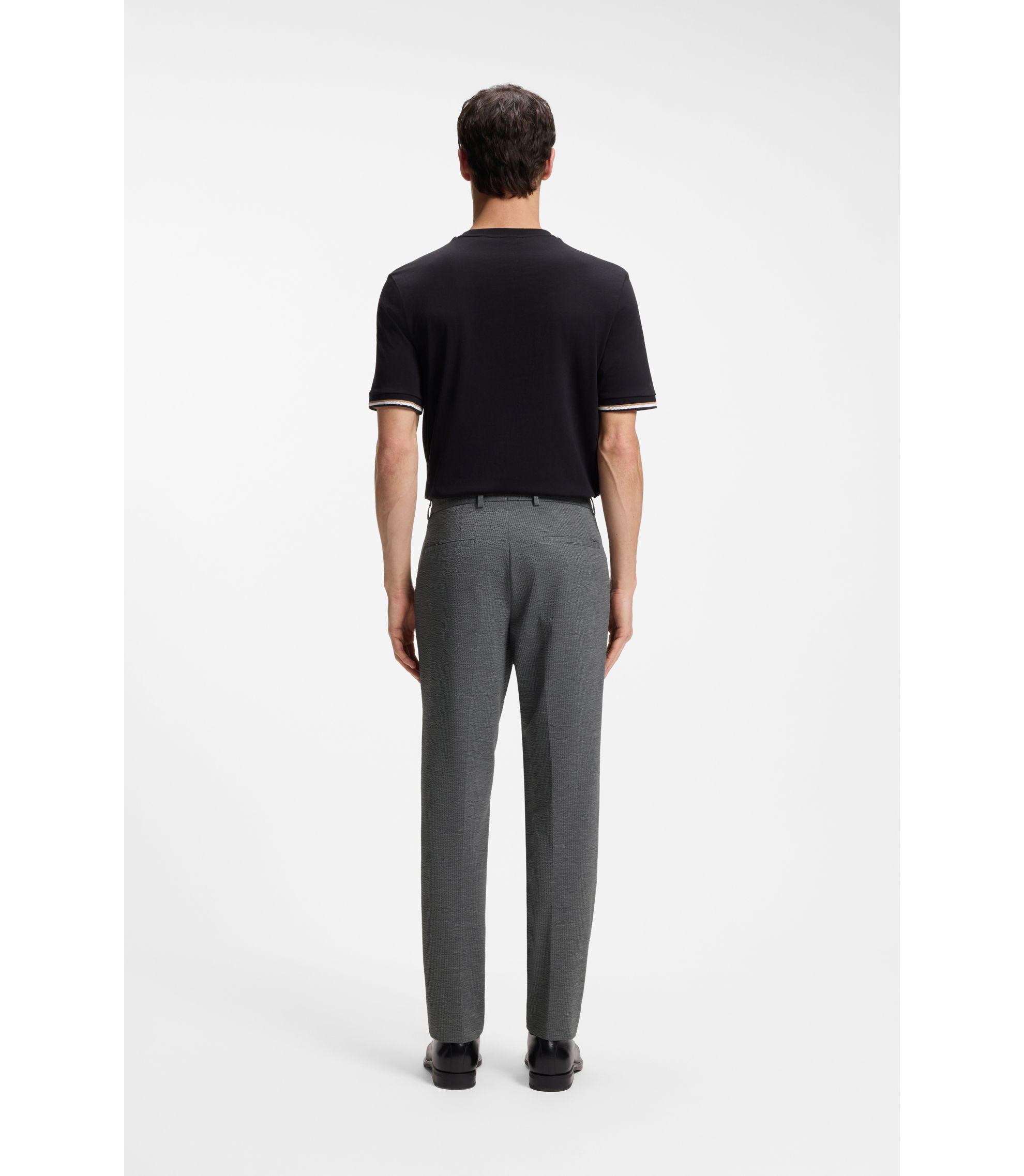 Le pantalon sartorial; entre le chino et le pantalon de tailleur