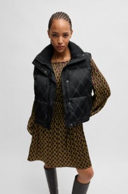 Doudoune sans manches d&eacute;perlante avec cha&icirc;ne jacquard embl&eacute;matique, Noir