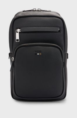 One-shoulder backpack in grained faux leather, Black