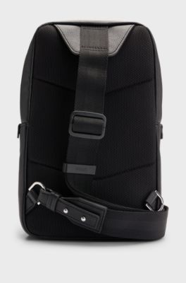 One-shoulder backpack in grained faux leather, Black