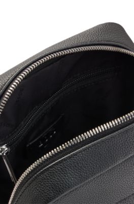 One-shoulder backpack in grained faux leather, Black