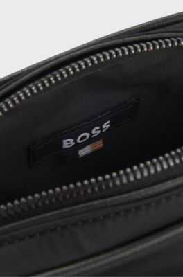 Bolso mensajero con monograma Double&nbsp;B met&aacute;lico, Negro
