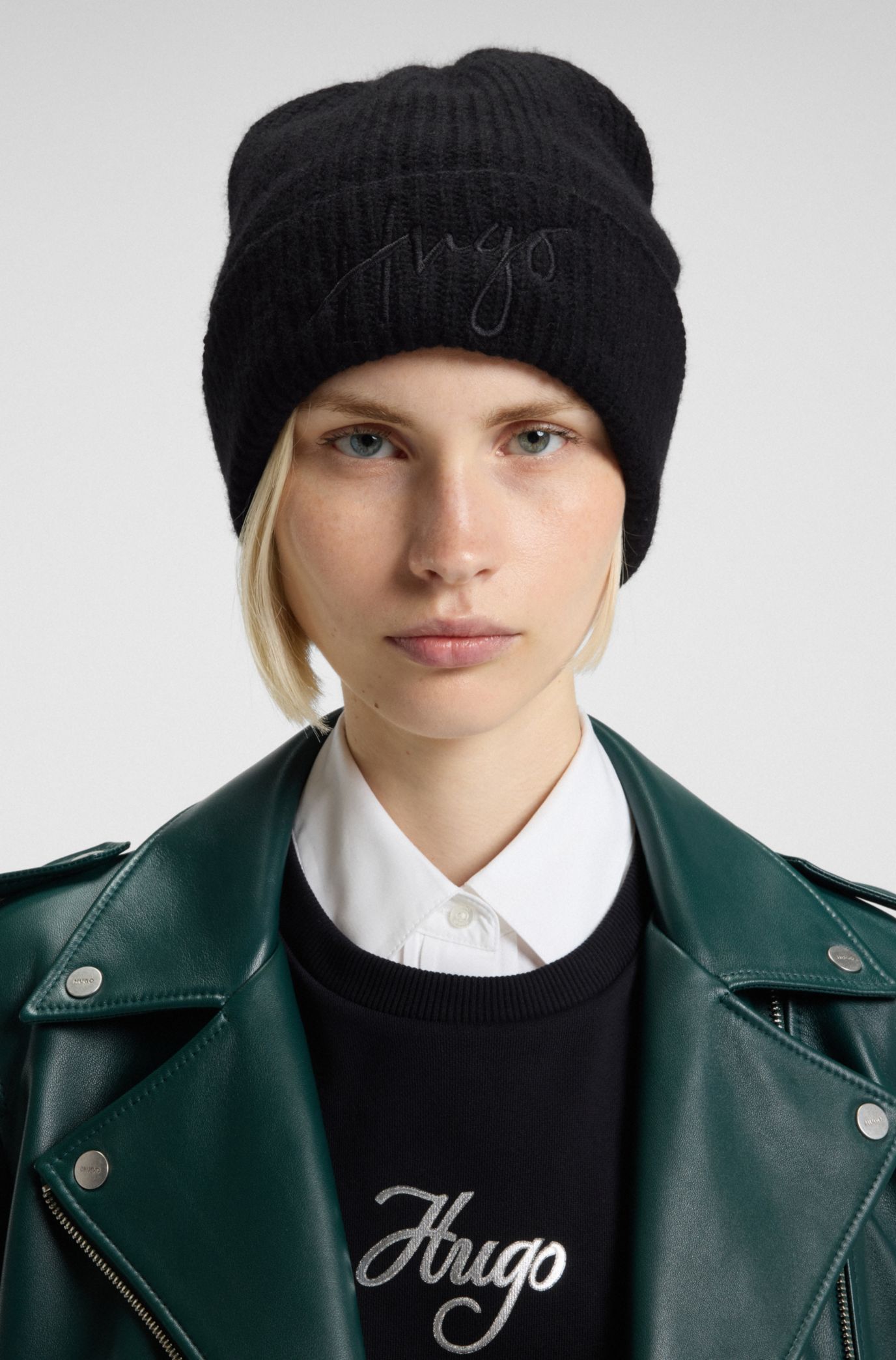 Ribbed beanie hat with handwritten logo, Black