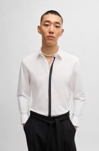 Camisa slim fit de popelín de algodón con detalle en la tapeta, Blanco