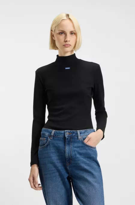 Top de algodón elástico con logo azul