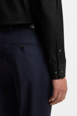 Camisa slim fit de popel&iacute;n de algod&oacute;n con el&aacute;stico, Negro