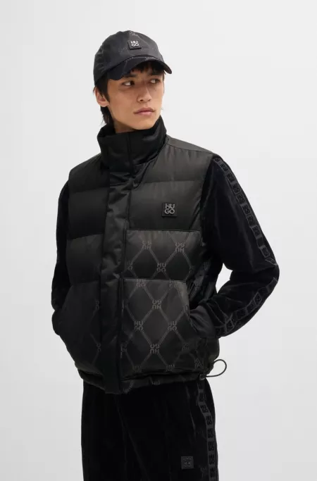 Water-repellent slim-fit gilet with signature jacquard
