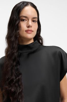 Blusa in satin fluido con collo a lupetto, Nero