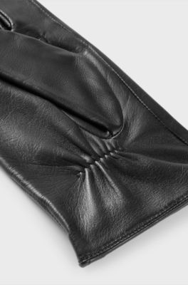 Touchscreen-friendly gloves in leather with logo rivet, Black