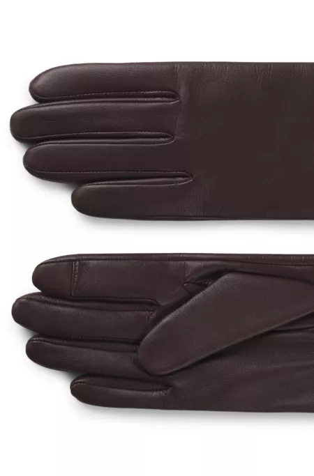 Leather gloves with knitted lining and touchscreen-friendly fingertips