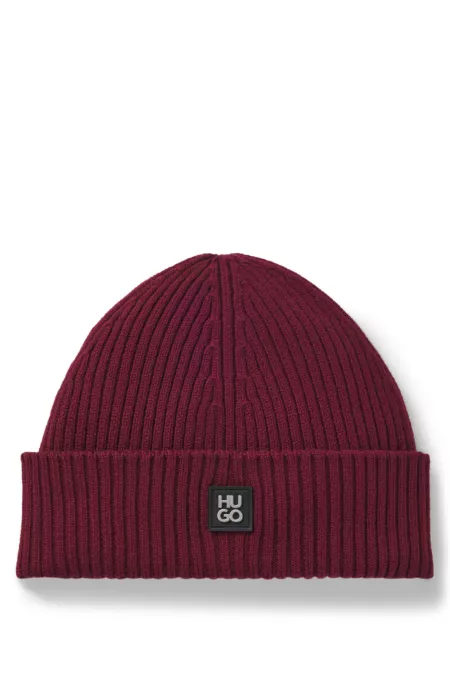 Bonnet en laine vierge avec badge à logo revisité
