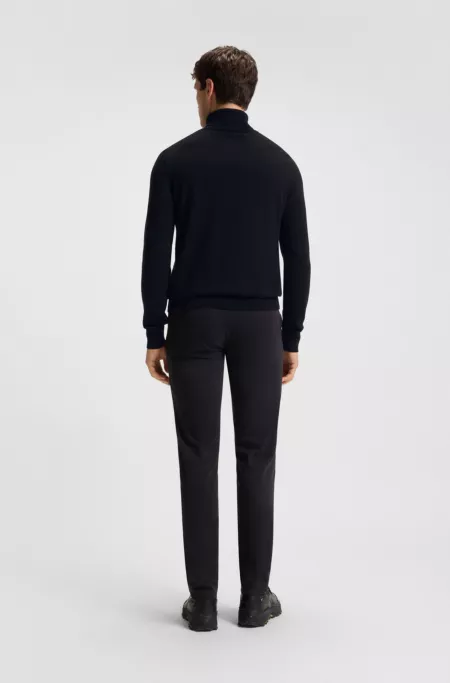 Rollneck sweater in cotton and cashmere with logo patch