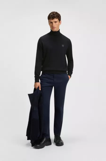 Rollneck sweater in cotton and cashmere with logo patch