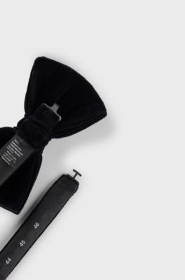 Pre-tied bow tie in cotton velvet, Black