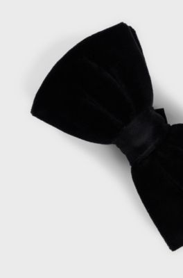 Pre-tied bow tie in cotton velvet, Black
