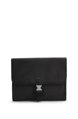Trousse de toilette avec fermeture à boucle et détails emblématiques
