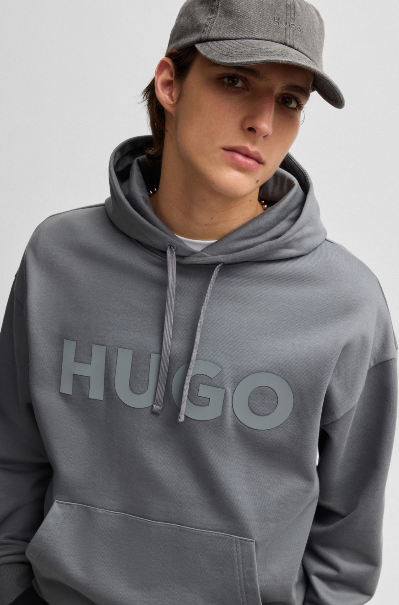 HUGO ルーズフィットフーディ コットンテリー HUGO - コットンテリー ルーズフィットフーディ ロゴディテール