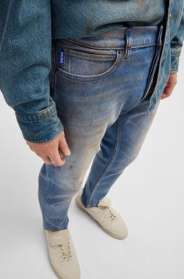 Jeans con fit affusolato in denim blu con effetto fango, Blu