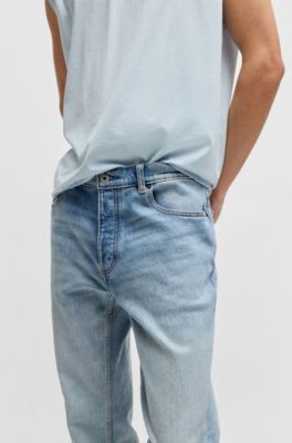 Jeans con fit affusolato in denim elasticizzato blu acceso, Celeste