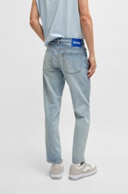 Jeans con fit affusolato in denim elasticizzato blu acceso, Celeste