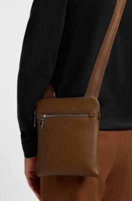 Umh&auml;ngetasche aus italienischem Leder mit Logo-Pr&auml;gung, Braun