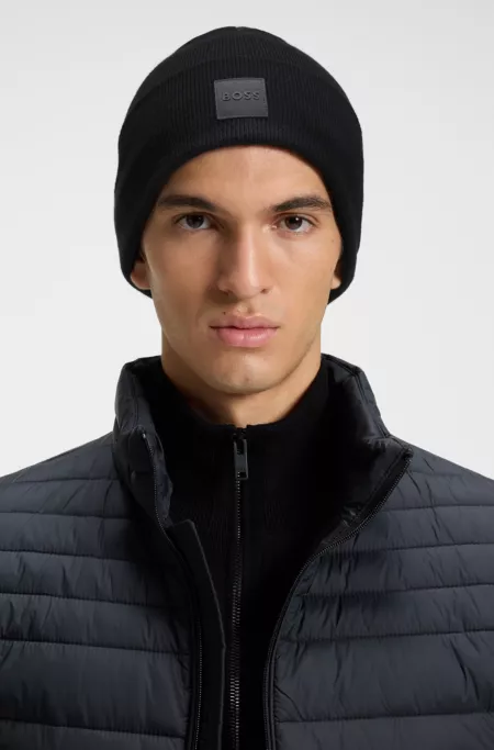 Beanie hat in cotton with logo label