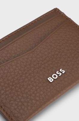 Pasjeshouder van generfd leer met metalen logo, Bruin