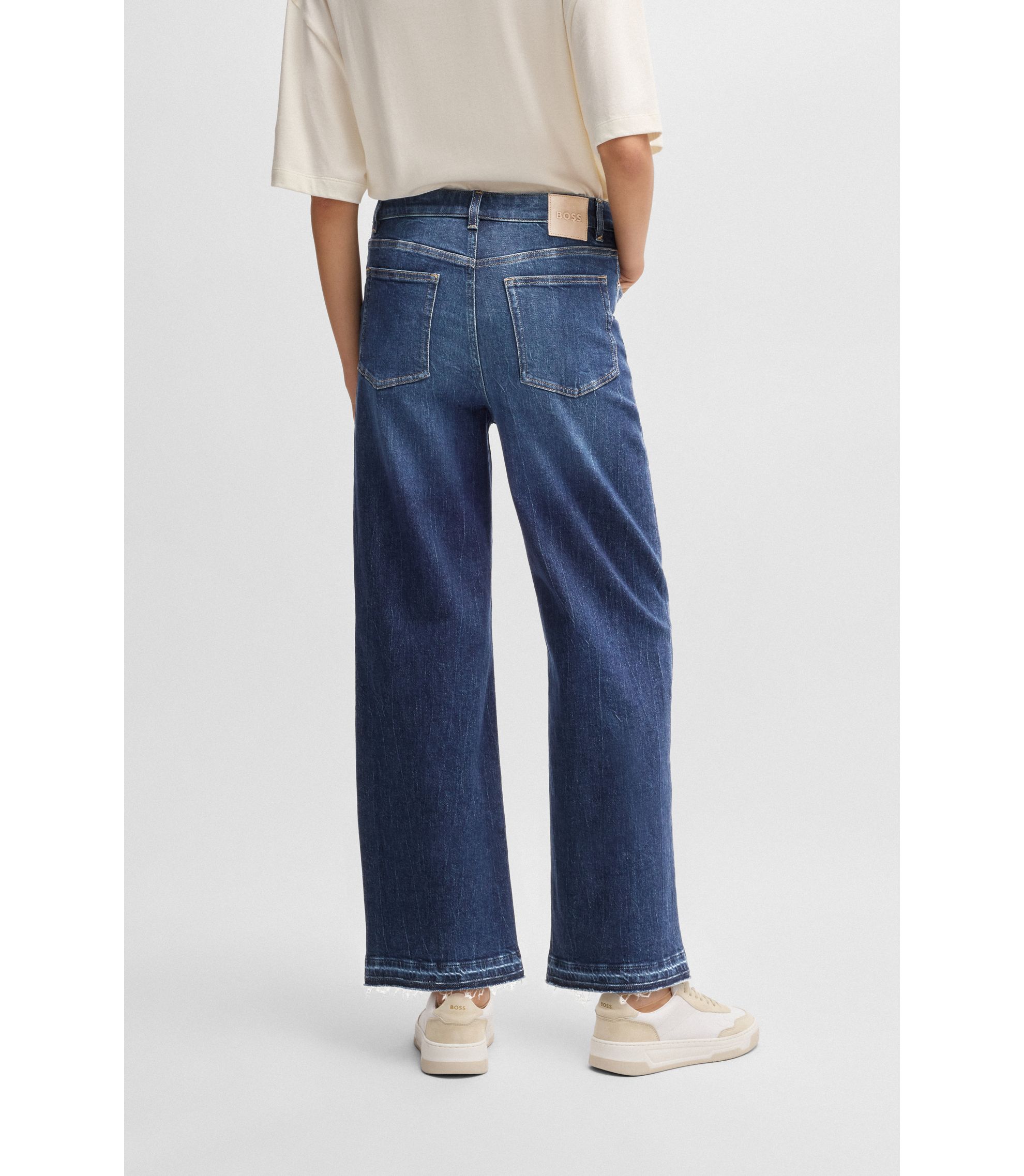 hbeu50529987_417_360?wid=1980&