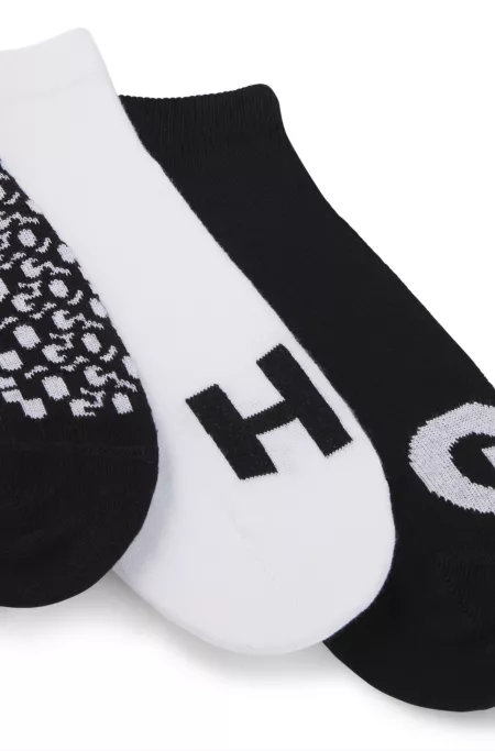 Three-pack of ankle socks in a cotton blend