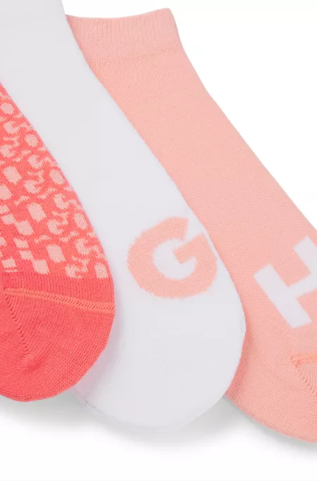 Three-pack of ankle socks in a cotton blend