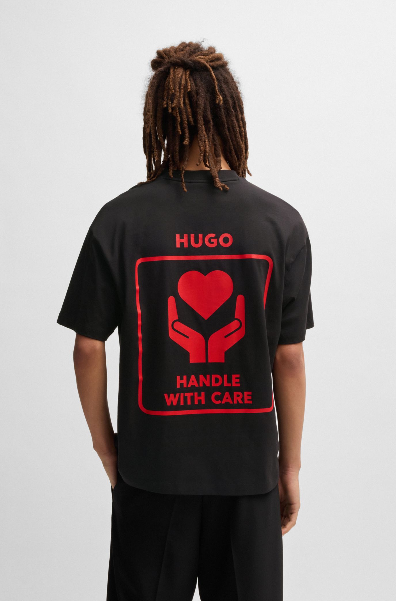 HUGO - コットンジャージー Tシャツ ハートアートワーク - ブラック