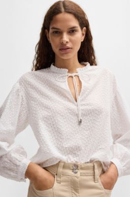 Camicetta relaxed fit in cotone a motivi con colletto con volant, Bianco