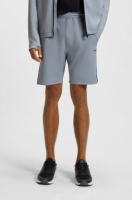 Active shorts i snabbtorkande material med reflekterande logga, Gr&aring;