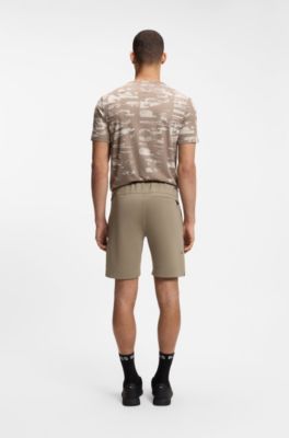 Active shorts in quick-dry fabric with reflective logo, Light Brown